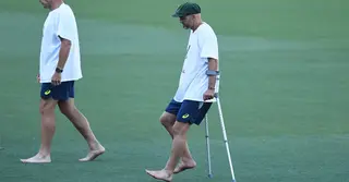 অ্যাশেজ: ইনজুরিতে শেষ দুই ম্যাচ অনিশ্চিত নাথান লায়নের